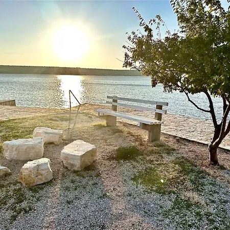Mattisa - 150m From Sea Apartment